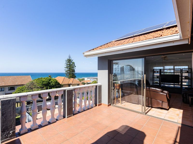 3 Living Spaces On One Property Near The Beach - Photo 10