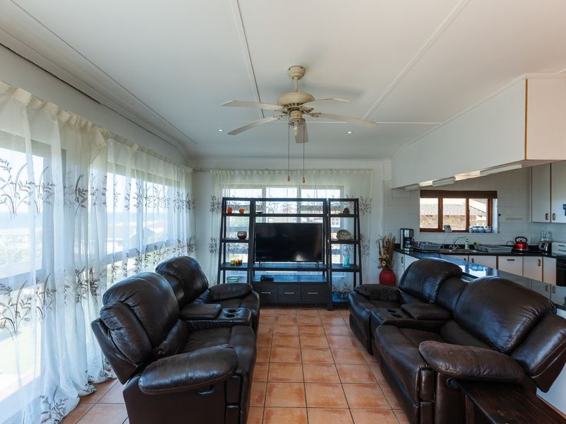 3 Living Spaces On One Property Near The Beach - Photo 7