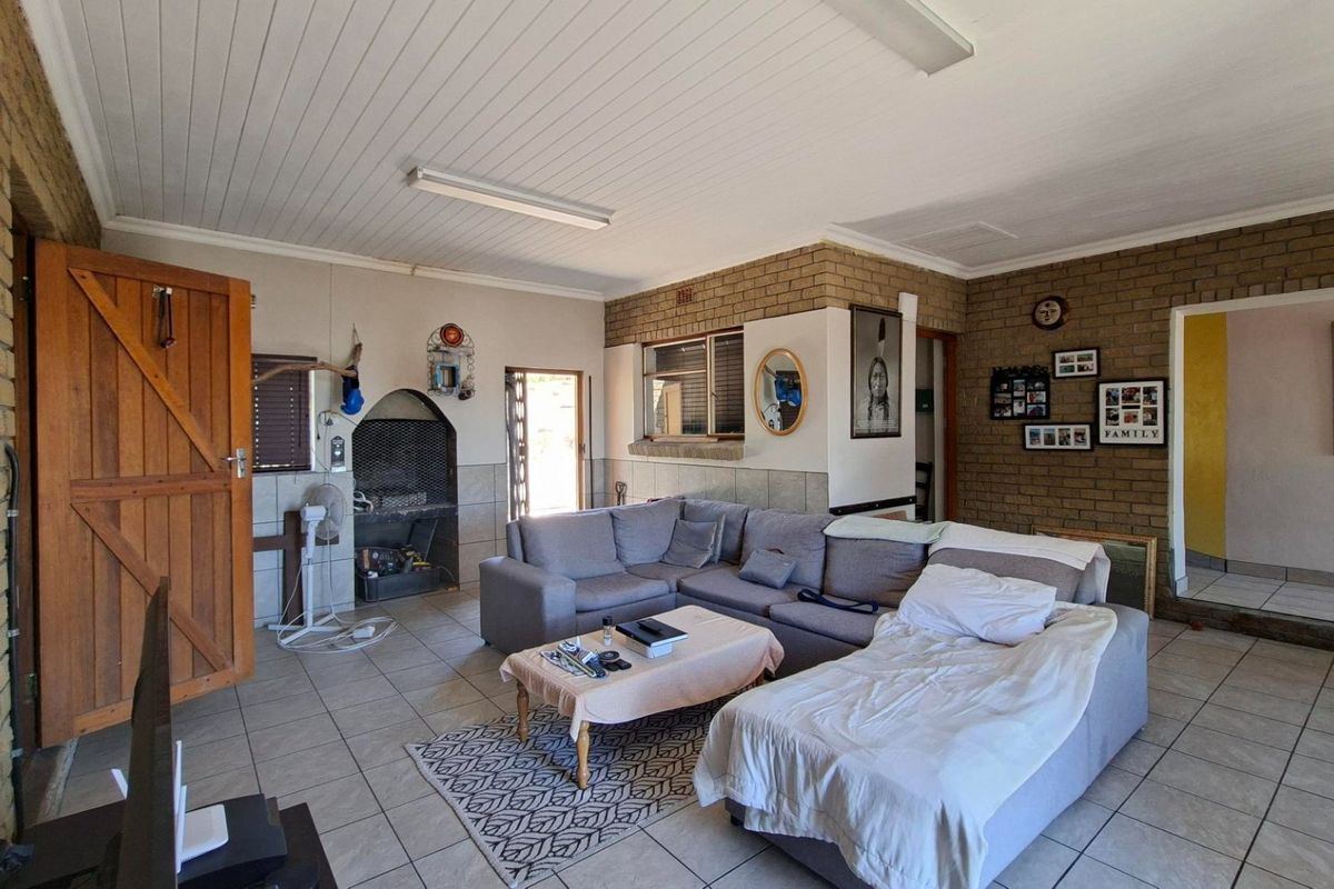 4 Bedroom 3 Bathroom Home - Sandy Point - St Helena Bay - Photo 3