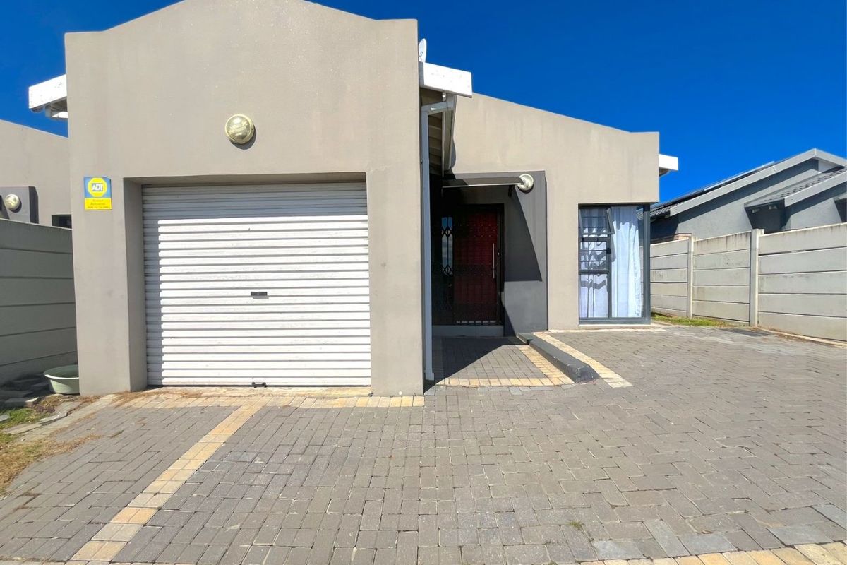 Chic family haven in Fairview with modern comforts - Photo 2
