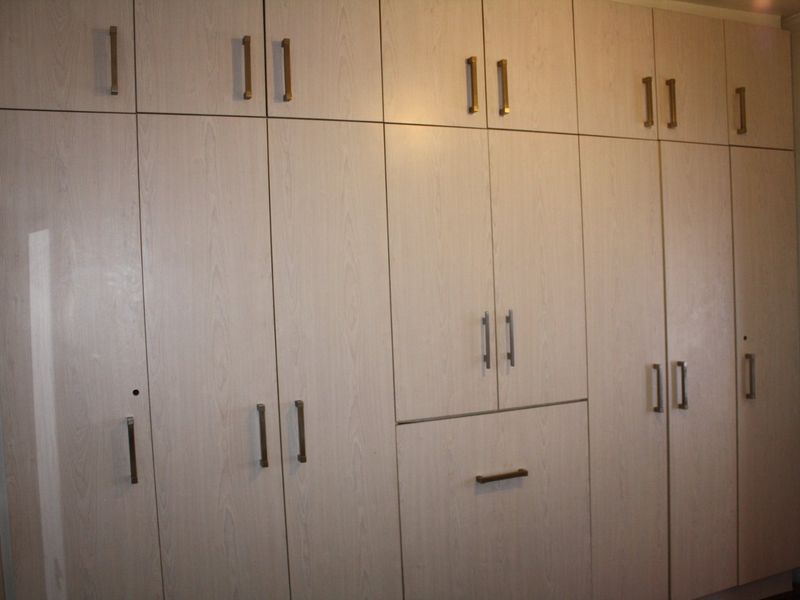 Charming 3-bedroom semi-detached house with a flatlet (granny flat) - Photo 5