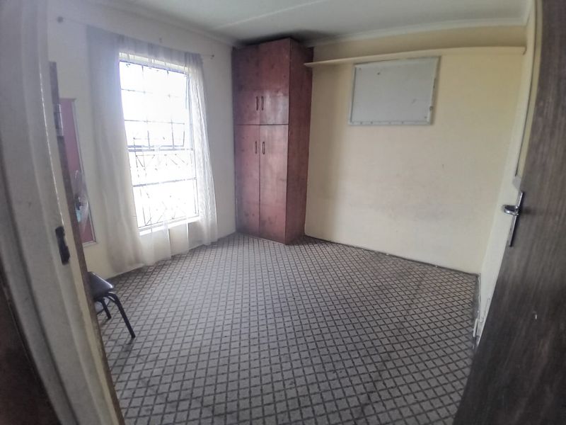 Charming 3-Bedroom Family Home in Beacon Valley  - Photo 9