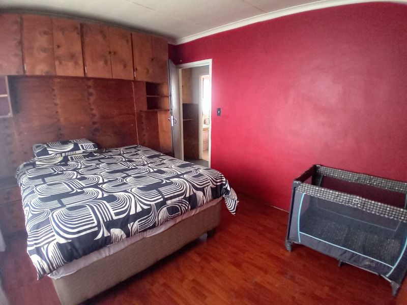 Charming 3-Bedroom Family Home in Beacon Valley  - Photo 10