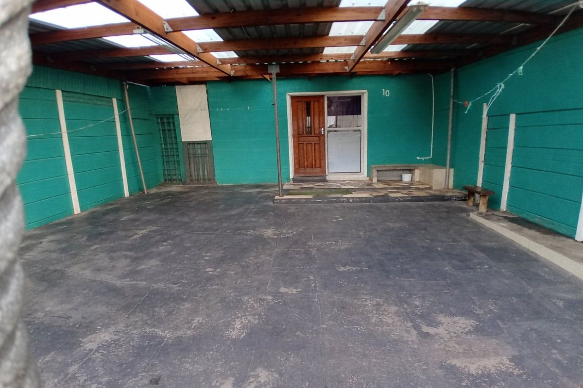 Charming 3-Bedroom Family Home in Beacon Valley  - Photo 2