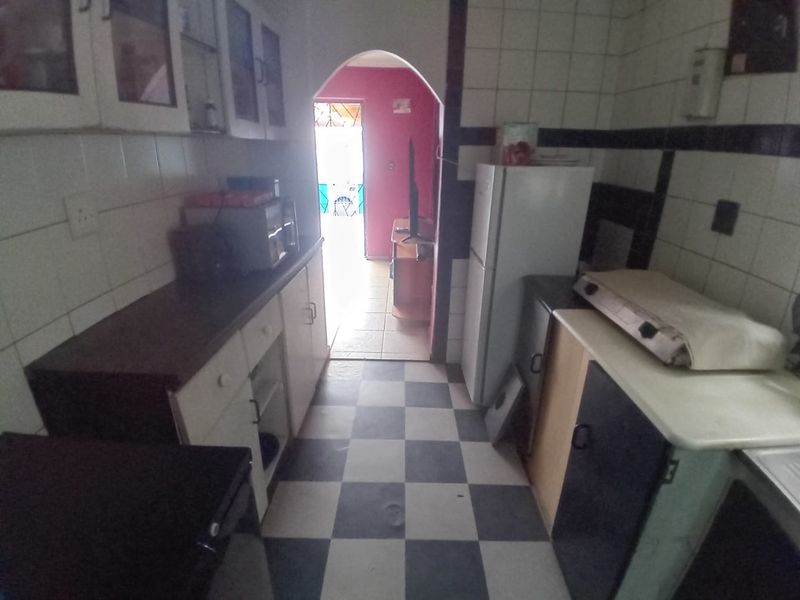 Charming 3-Bedroom Family Home in Beacon Valley  - Photo 9