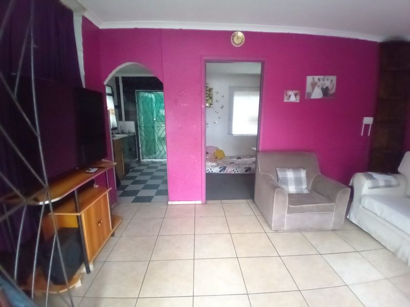 Charming 3-Bedroom Family Home in Beacon Valley  - Photo 8