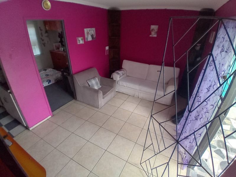 Charming 3-Bedroom Family Home in Beacon Valley  - Photo 7