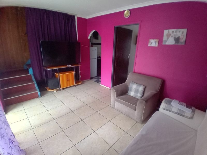 Charming 3-Bedroom Family Home in Beacon Valley  - Photo 6