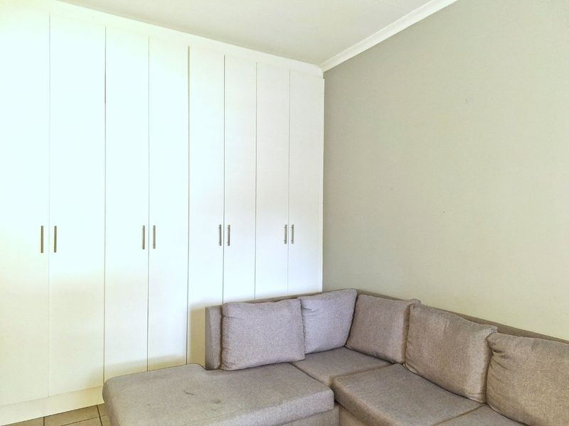 Spacious 2 Bedroom, Going for a Steal in Beautiful Sundowner - Photo 9