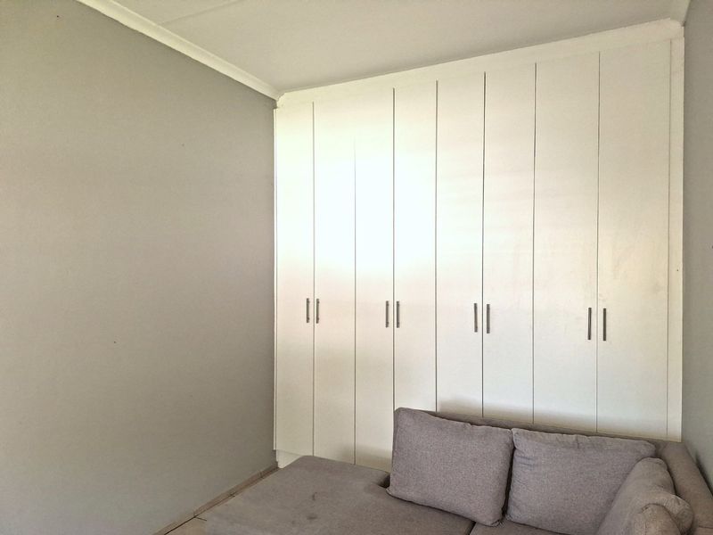 Spacious 2 Bedroom, Going for a Steal in Beautiful Sundowner - Photo 10