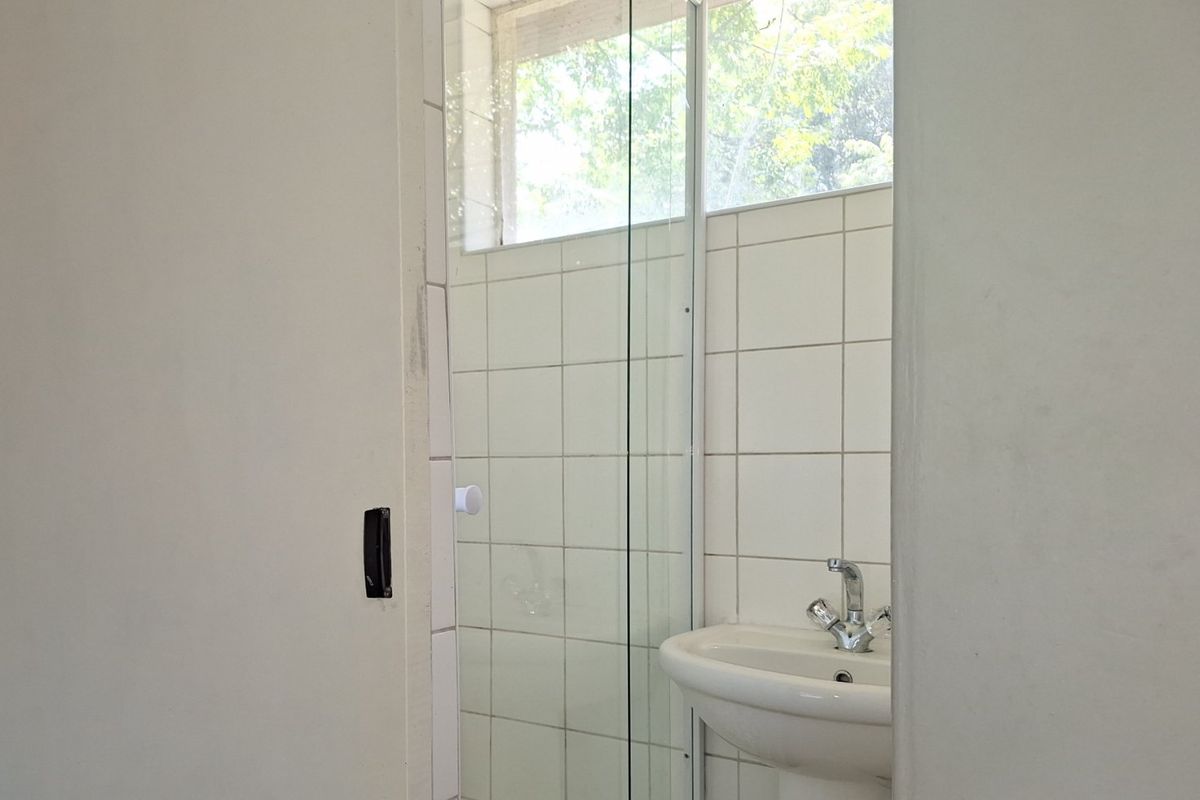 Spacious 2 Bedroom, Going for a Steal in Beautiful Sundowner - Photo 5