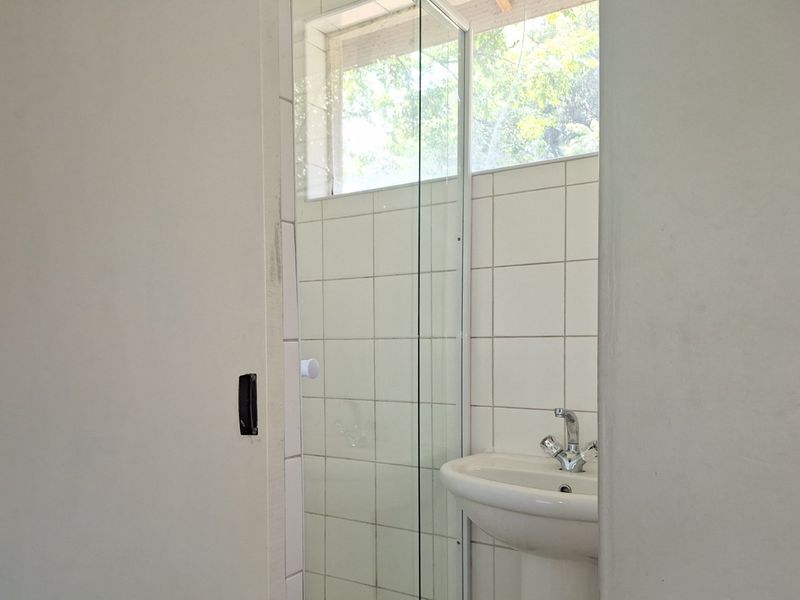 Spacious 2 Bedroom, Going for a Steal in Beautiful Sundowner - Photo 5