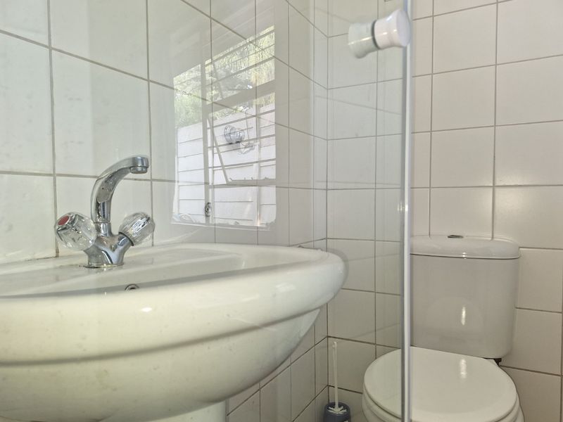 Spacious 2 Bedroom, Going for a Steal in Beautiful Sundowner - Photo 8