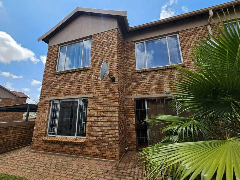 A Lovely 2 bedroom 2 bathroom ground floor unit for rent in Heuwelsig - Photo 5