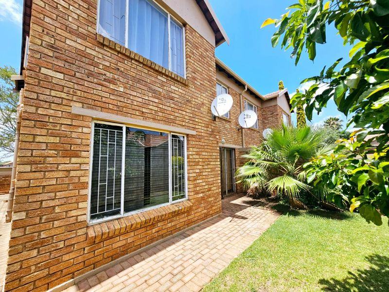 A Lovely 2 bedroom 2 bathroom ground floor unit for rent in Heuwelsig - Photo 9