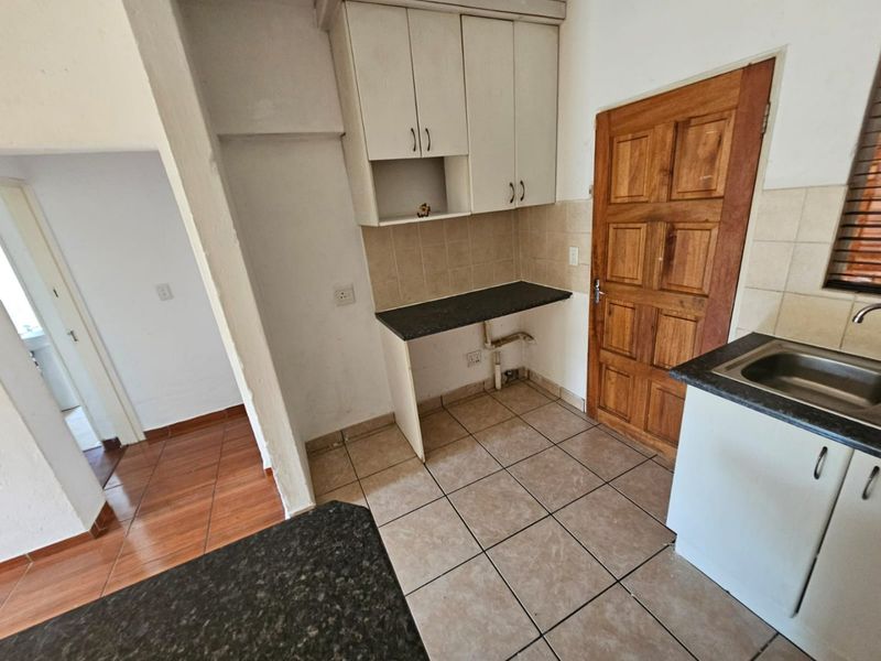 A Lovely 2 bedroom 2 bathroom ground floor unit for rent in Heuwelsig - Photo 7