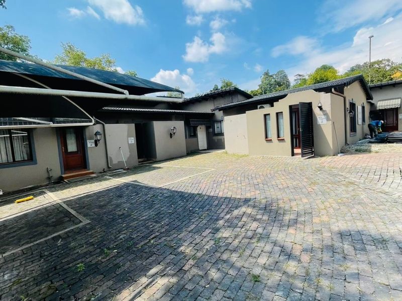 Luxurious 6 bed home in Rivonia living the dream And 7 Bathrooms - Photo 10