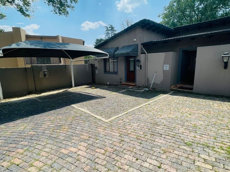 Luxurious 6 bed home in Rivonia living the dream And 7 Bathrooms - Photo 8