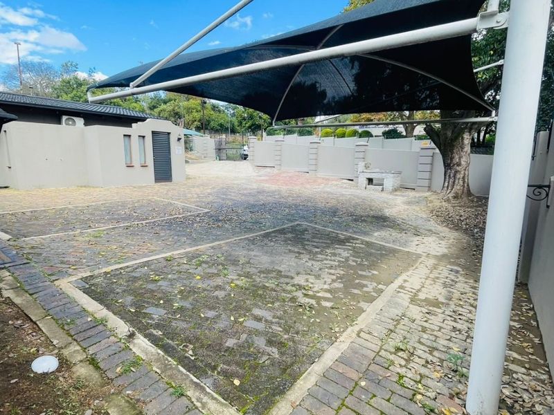 Luxurious 6 bed home in Rivonia living the dream And 7 Bathrooms - Photo 6