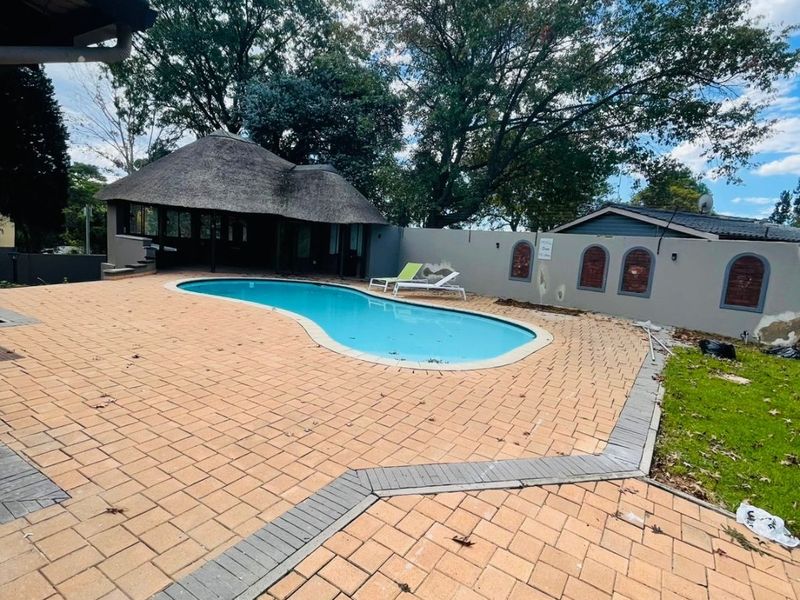 Luxurious 6 bed home in Rivonia living the dream And 7 Bathrooms - Photo 5