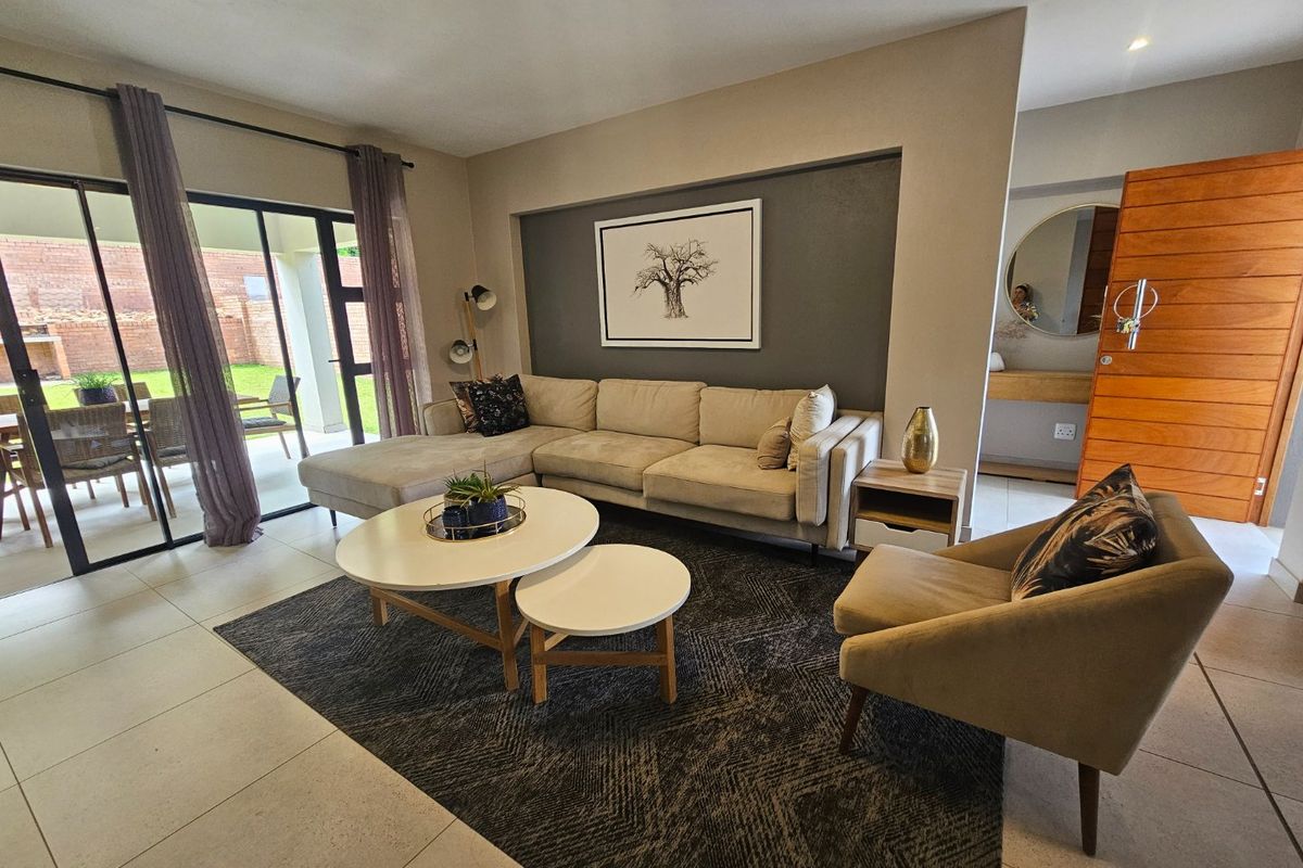 Stunning New Home In A new Development in Belladonna  - Photo 5