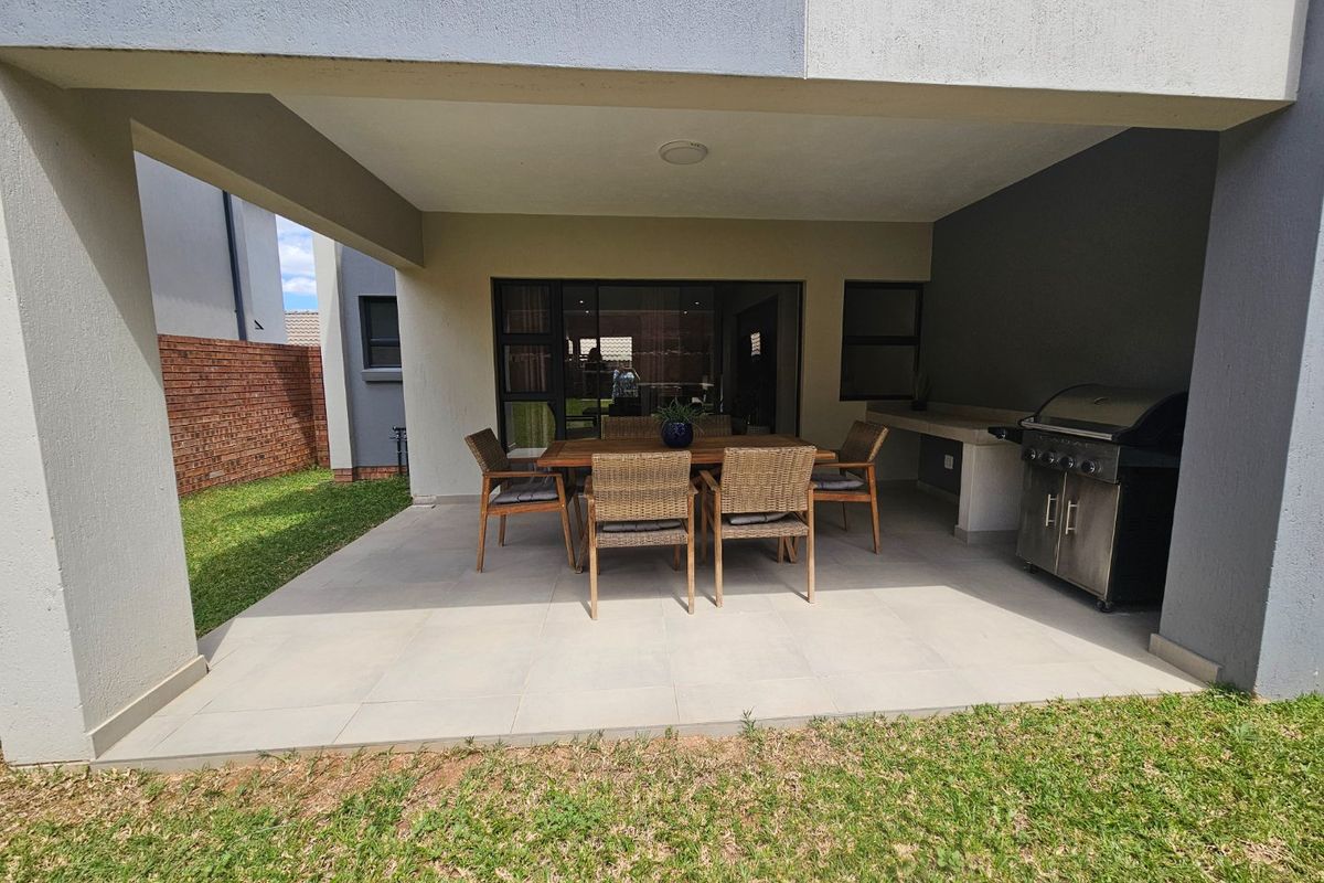 Stunning New Home In A new Development in Belladonna  - Photo 2