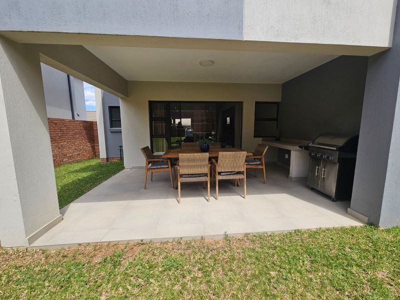 Stunning New Home In A new Development in Belladonna  - Photo 2
