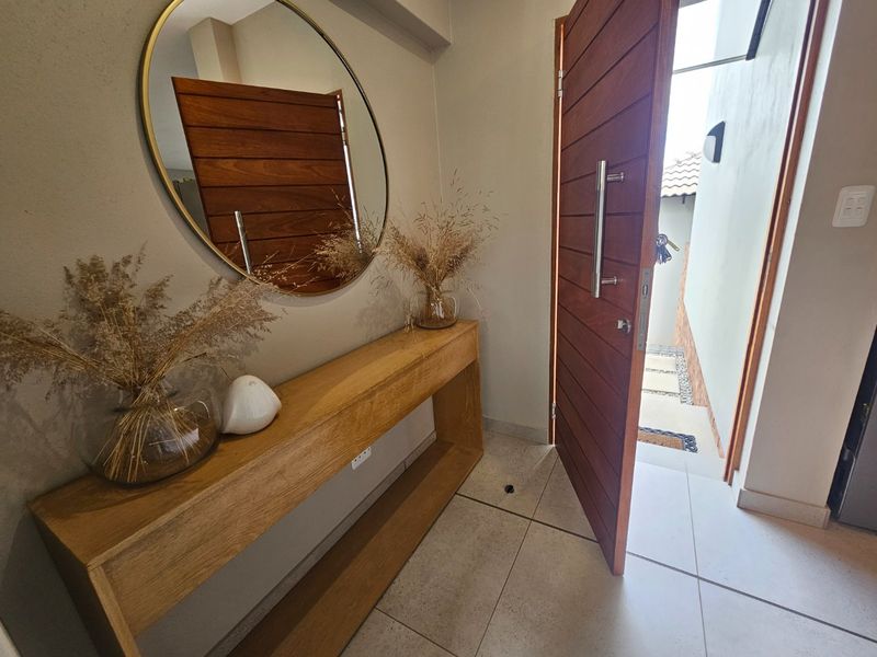 Stunning New Home In A new Development in Belladonna  - Photo 7