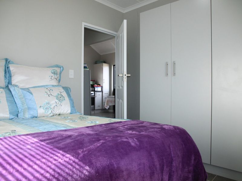 Coastal Home in Kidds Beach with Garden Charm - Photo 8