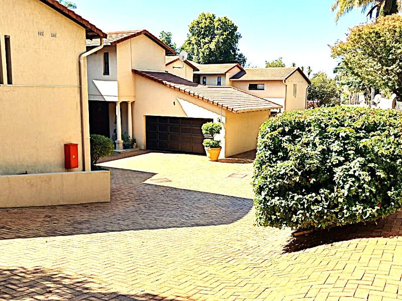 Stylish 4-Bedroom North facing Duplex for Rent in Prime Location - Photo 3