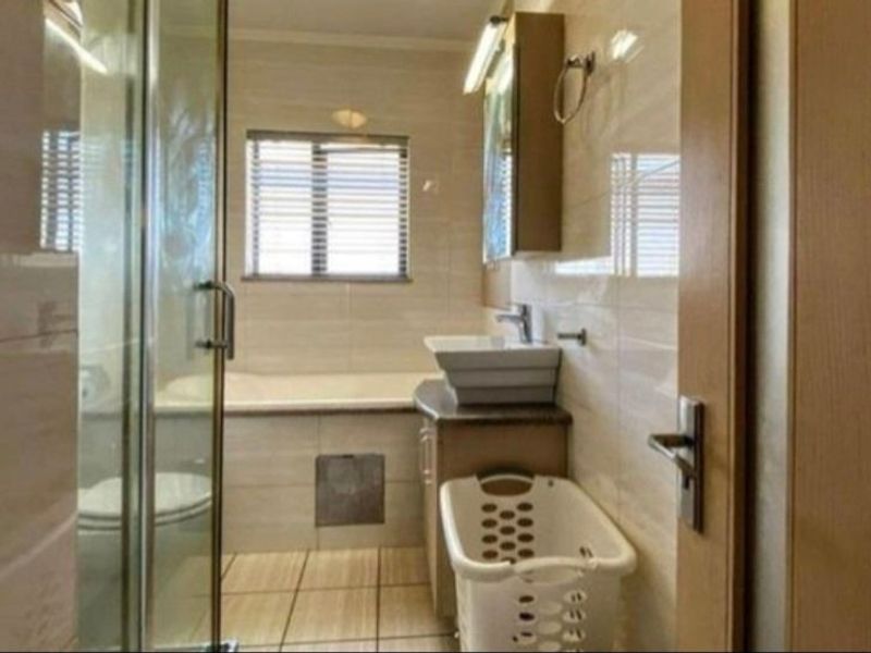 2 Bedroom Apartment / Flat to Rent in Noordwyk - Photo 7