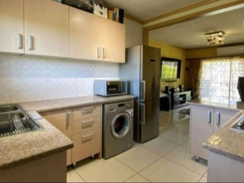 2 Bedroom Apartment / Flat to Rent in Noordwyk - Photo 3