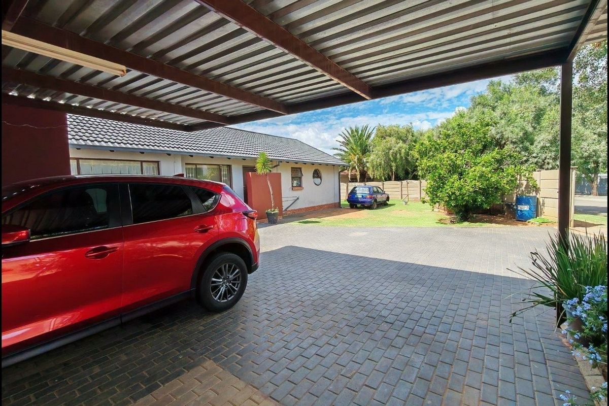 3 Bedroom house for Sale in Pellissier - Photo 2