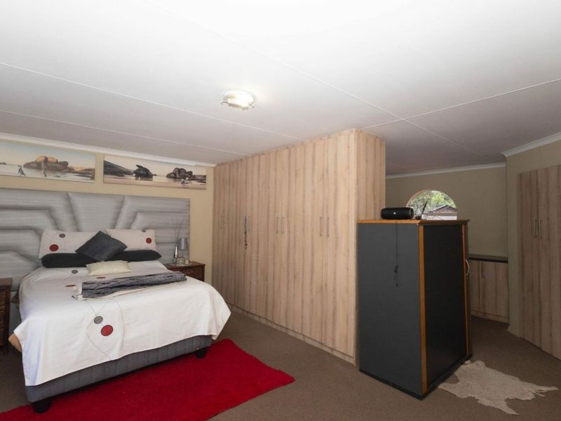 3 Bedroom house for Sale in Pellissier - Photo 10