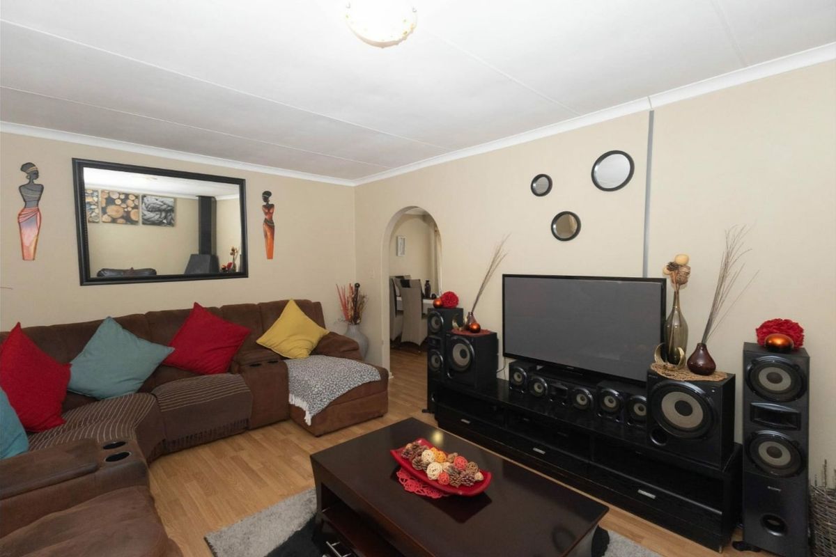 3 Bedroom house for Sale in Pellissier - Photo 5