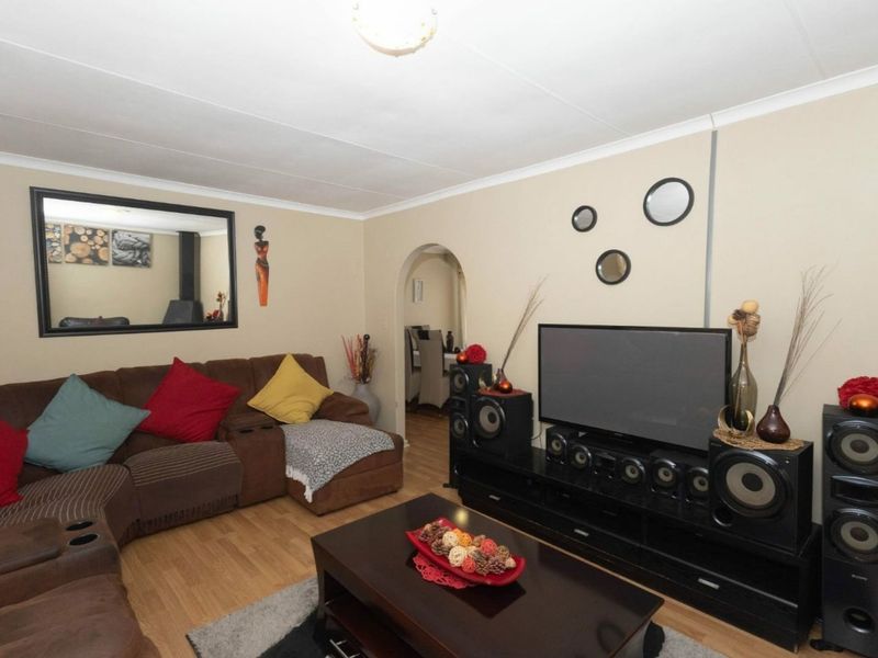 3 Bedroom house for Sale in Pellissier - Photo 5