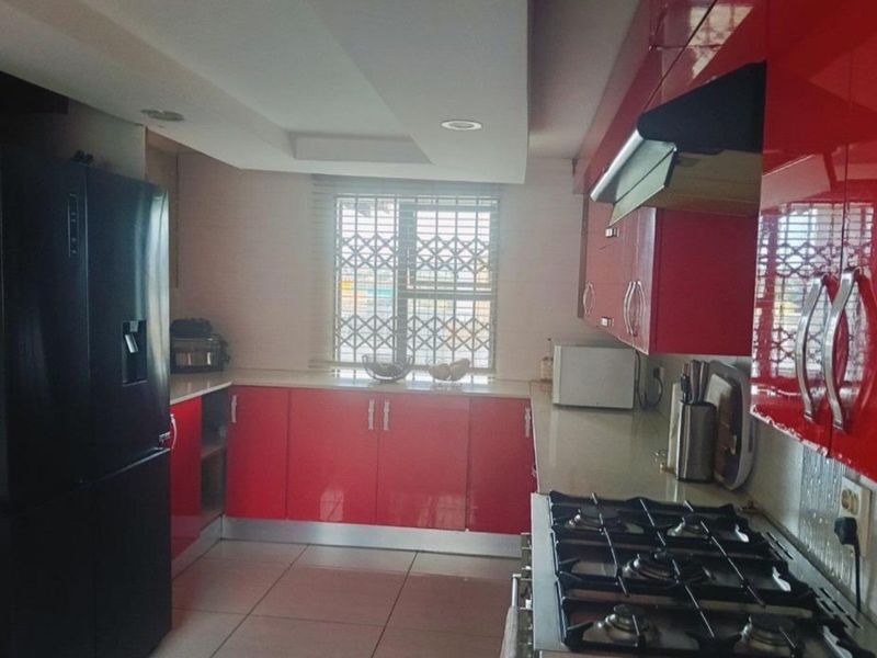 Spacious 4 Bedroom Home in Heuweloord - Photo 5