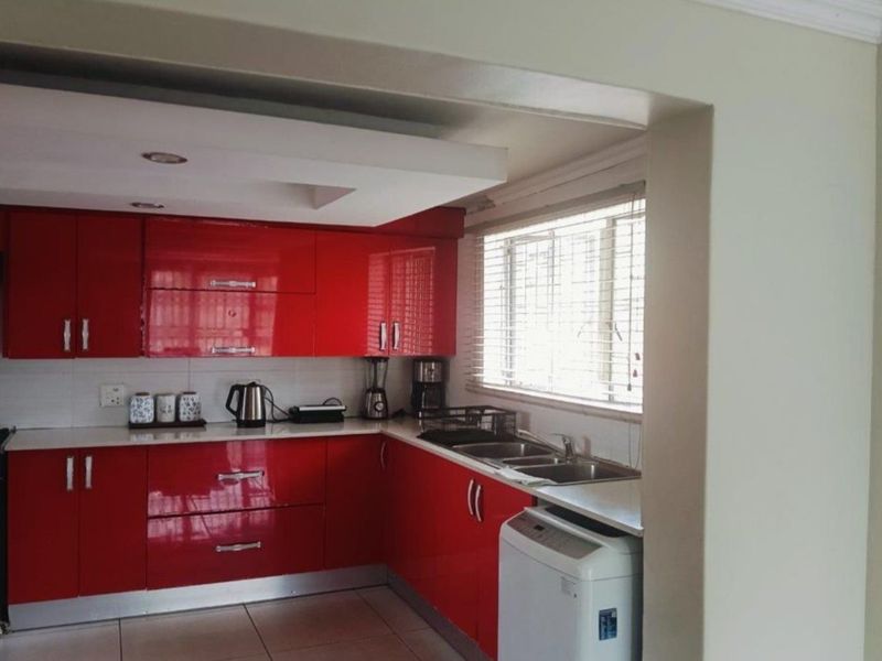 Spacious 4 Bedroom Home in Heuweloord - Photo 3