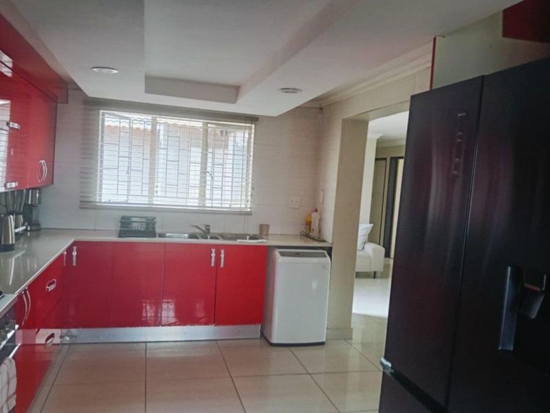 Spacious 4 Bedroom Home in Heuweloord - Photo 6