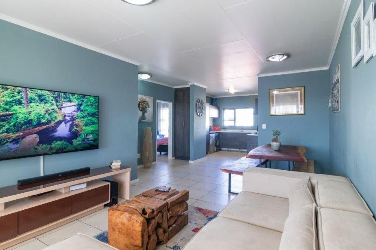 2 Bedroom 2 Bathroom Apartment - Photo 3