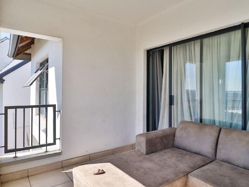 2 Bedroom 2 Bathroom Apartment - Photo 10