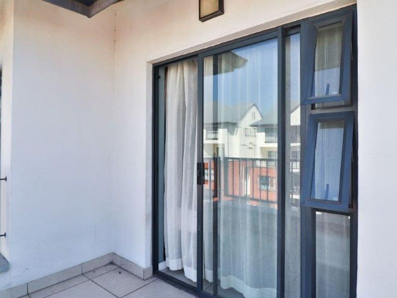 2 Bedroom 2 Bathroom Apartment - Photo 10