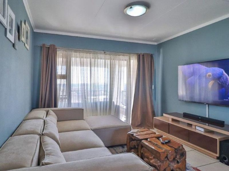 2 Bedroom 2 Bathroom Apartment - Photo 4