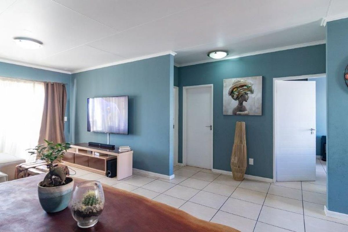 2 Bedroom 2 Bathroom Apartment - Photo 5