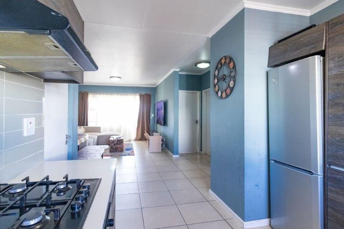 2 Bedroom 2 Bathroom Apartment - Photo 2