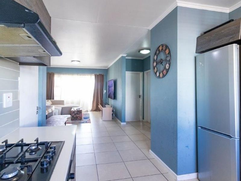 2 Bedroom 2 Bathroom Apartment - Photo 2