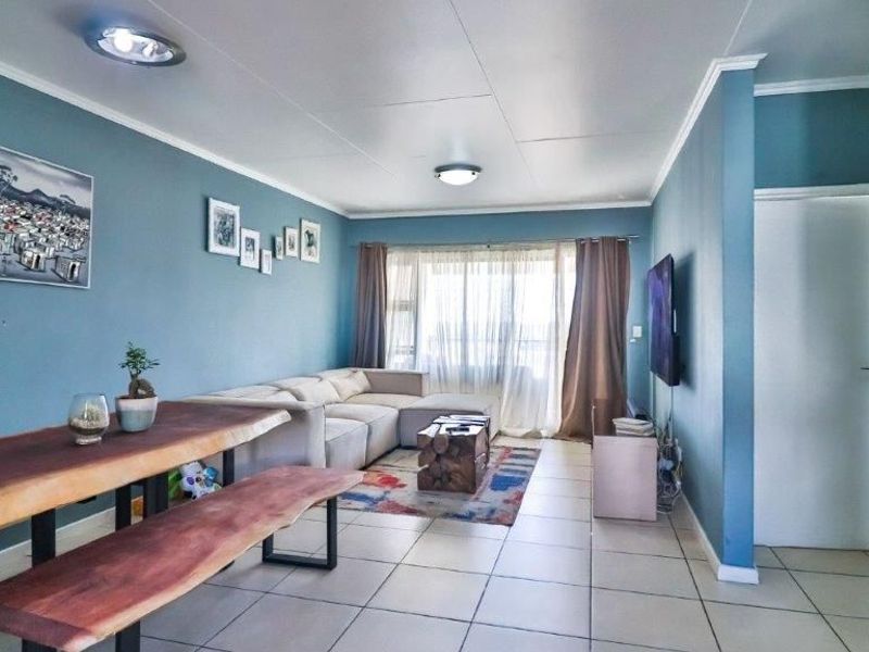 2 Bedroom 2 Bathroom Apartment - Photo 1