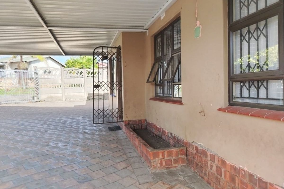 3Bedrooms house for sale in Esikhawini. - Photo 2