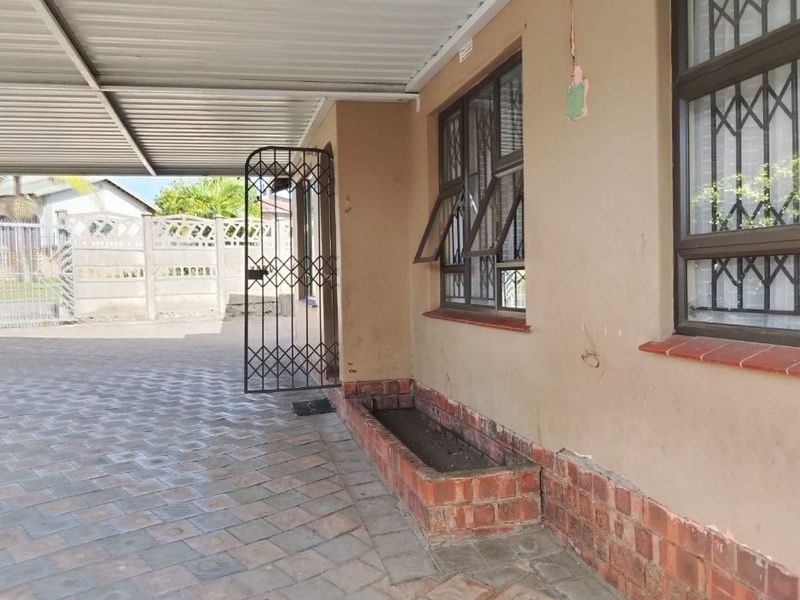 3Bedrooms house for sale in Esikhawini. - Photo 2