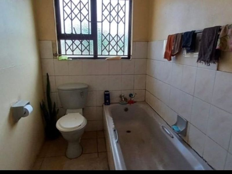 3Bedrooms house for sale in Esikhawini. - Photo 10